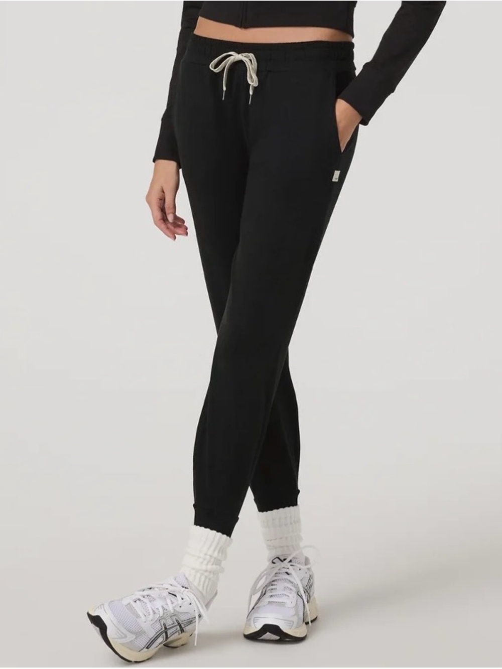 Vuori Performance Joggers NWOT